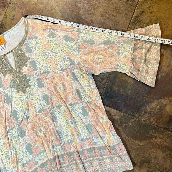 Ruby Rd. Crochet V-neck Keyhole Blouse 1X - Picture 6 of 10